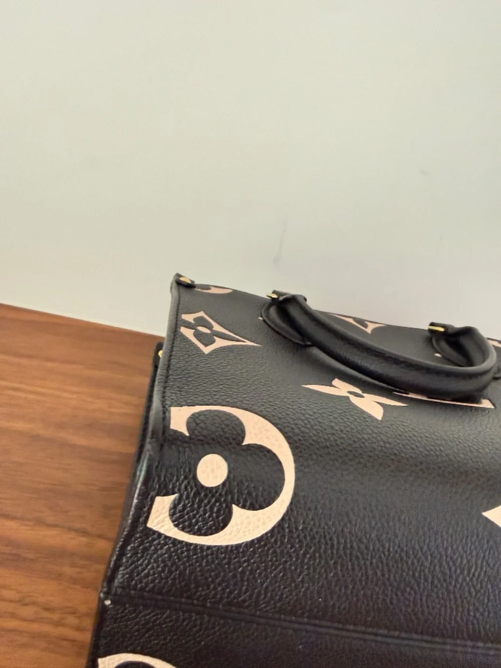 Louis Vuitton Empreinte Monogram Giant Onthego PM Black Beige Pre-Owned - Picture 4 of 13